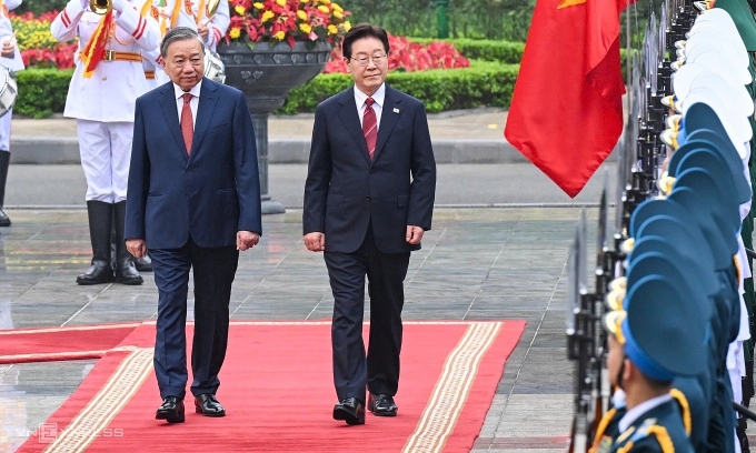 Vietnam Party General Secretary, State President hosts official welcome ceremony for South Korean President