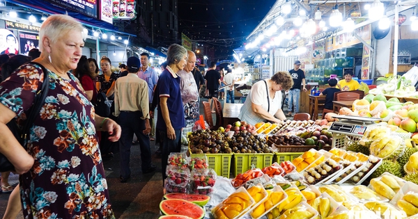 Vietnam’s Phu Quoc pledges to keep night market as key to island economy