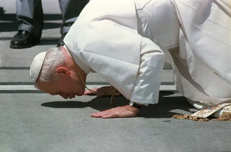 Welcome Home, Holy Father: Cameroon Receives Pope Leo XIV with Joy - LIVE