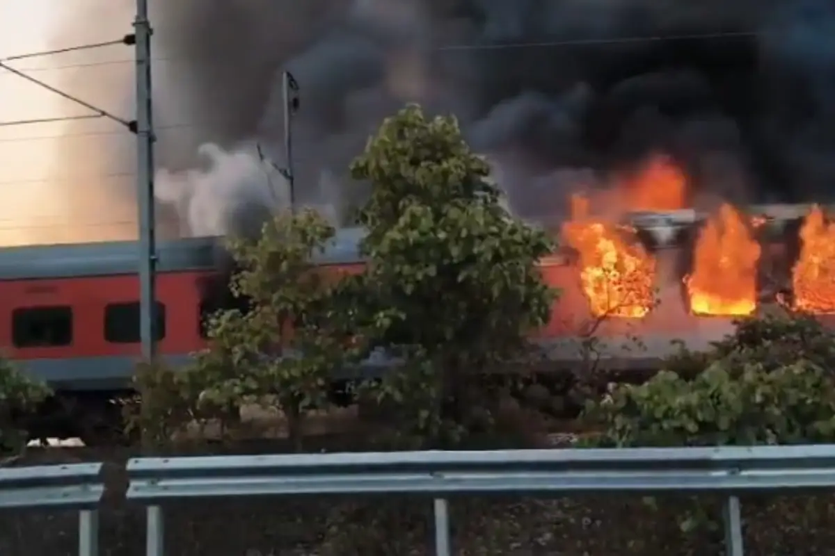 A massive fire broke out in an AC coach of the Trivandrum-Delhi Rajdhani Express
