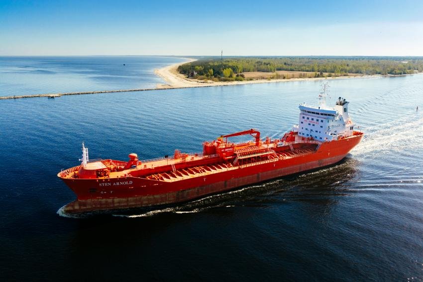 A shipment of aviation fuel from Norway arrives at the Port of Riga, strengthening supply security in Latvia