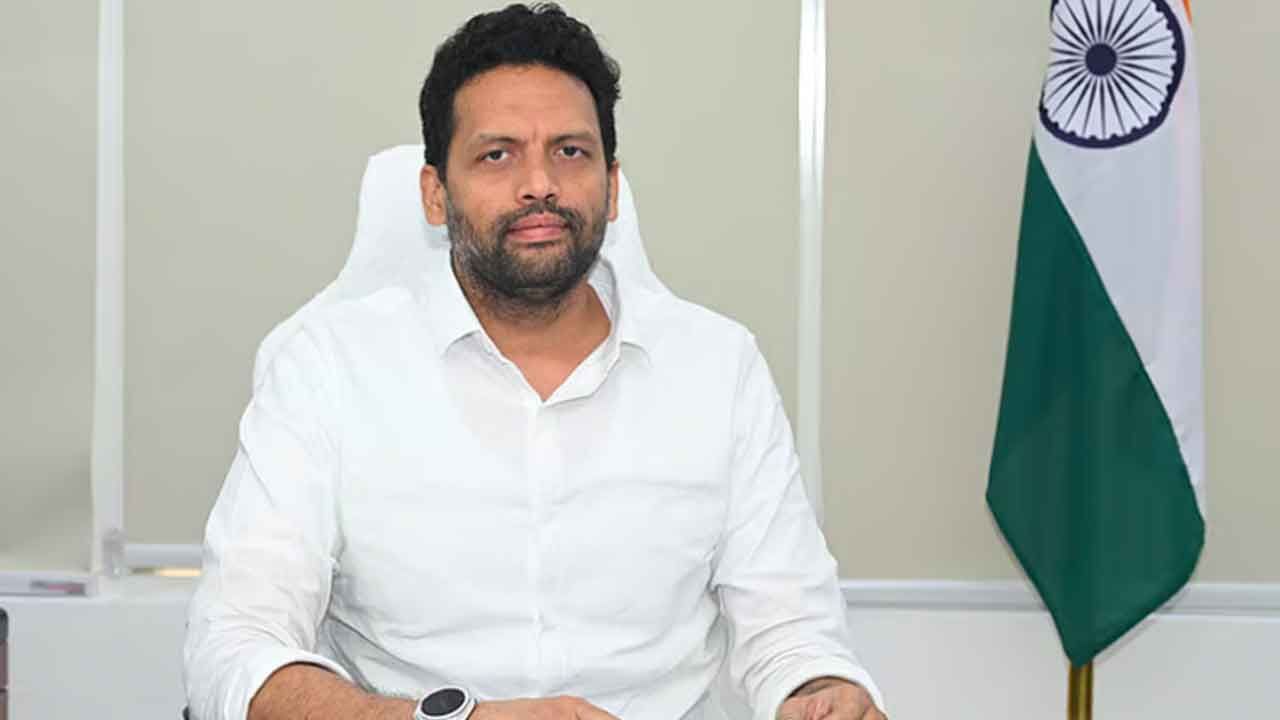 AP Minister TG Bharat hosts lunch for top-scoring students in SSC