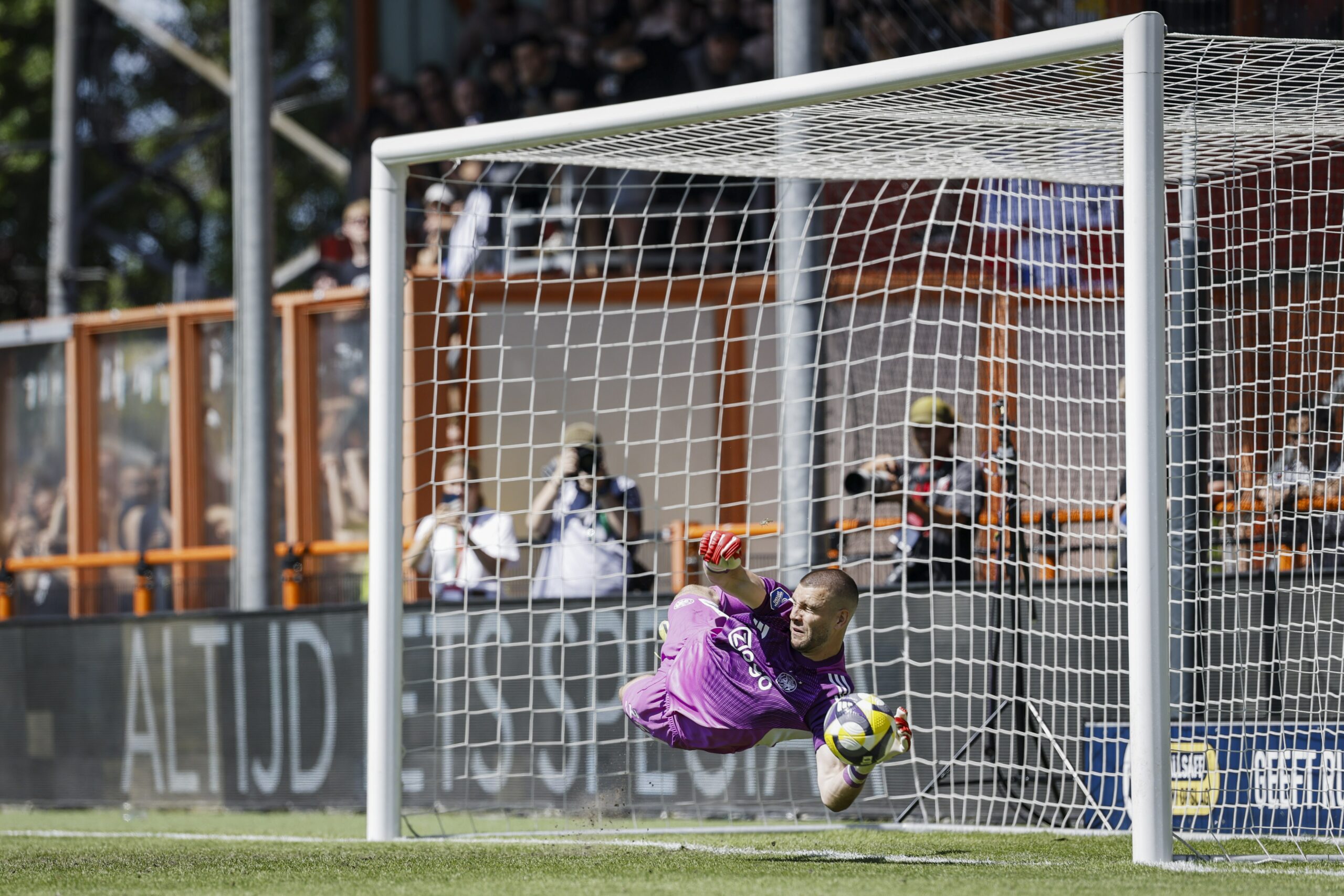 Ajax grab last European place with shoot-out win against Utrecht