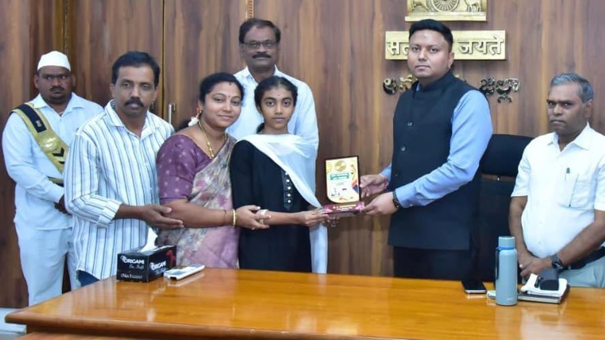 Annamayya Collector felicitates SSC toppers