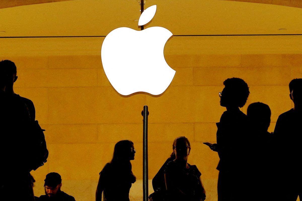 Apple shares rise as iPhone 17 and MacBook Neo drive forecast