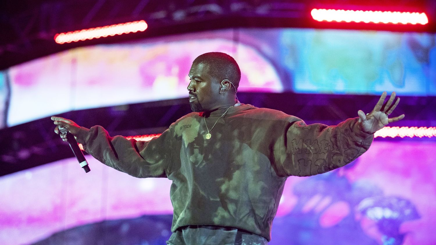 Arnhem mayor approves Ye concerts at GelreDome
