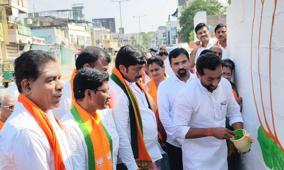 BJP launches wall writing campaign in Khammam ahead of PM Modi’s Telangana visit