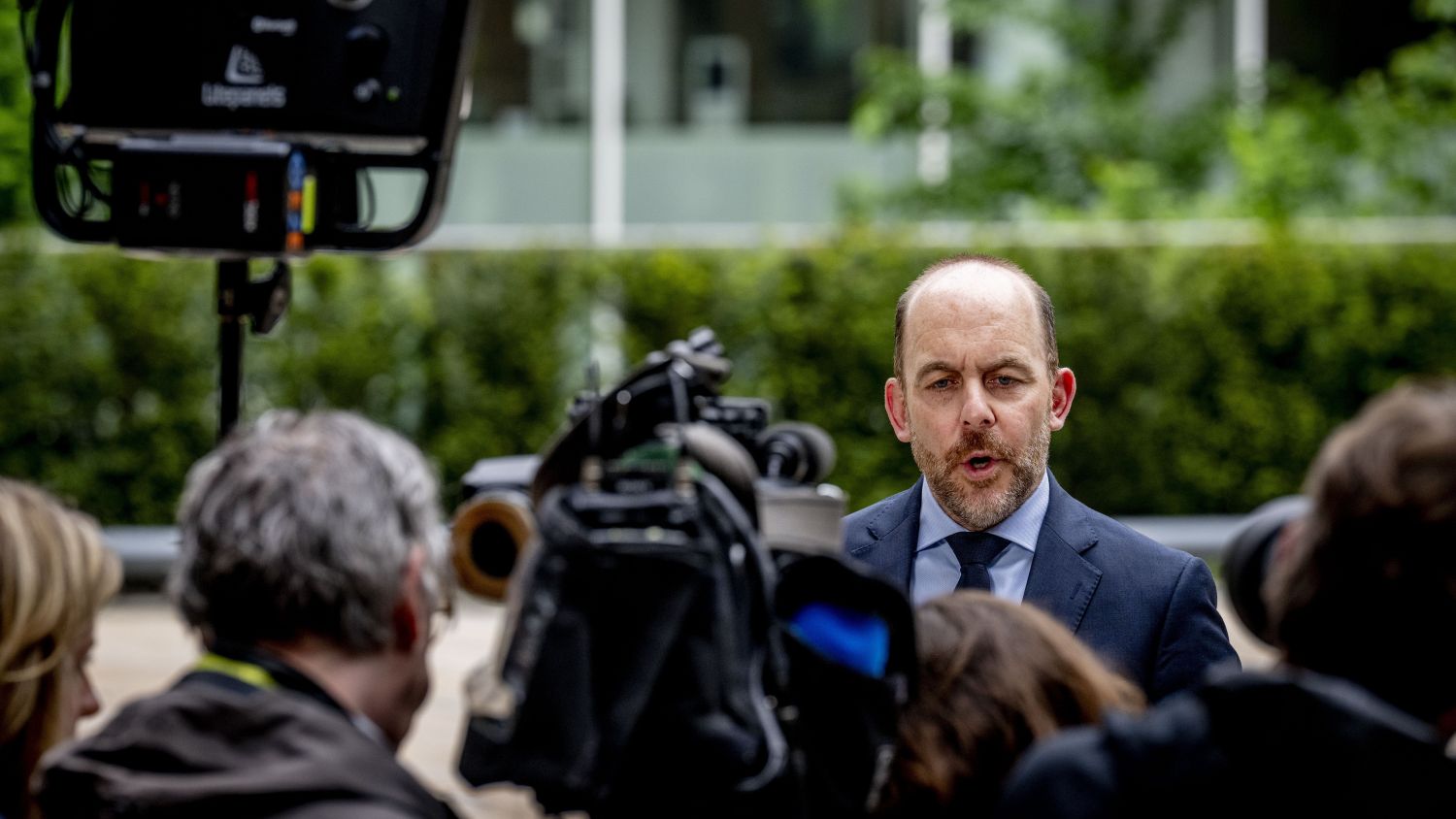 Cabinet pushes faster deportations and tighter border checks