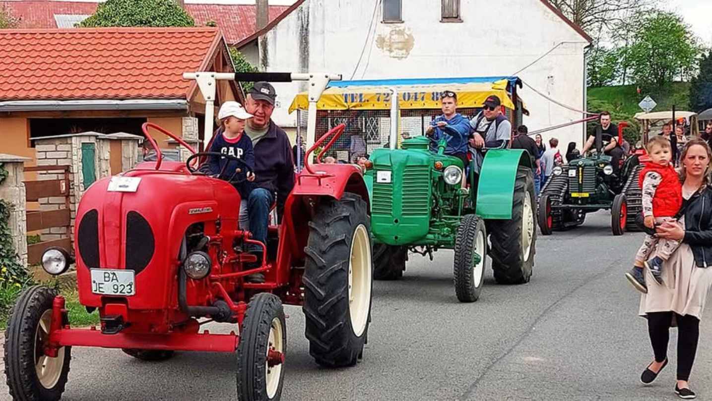 Child Dies After Accident at Tractor Rally Near Prague