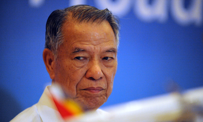 Company backed by Philippine billionaire Lucio Tan postpones IPO amid market swings