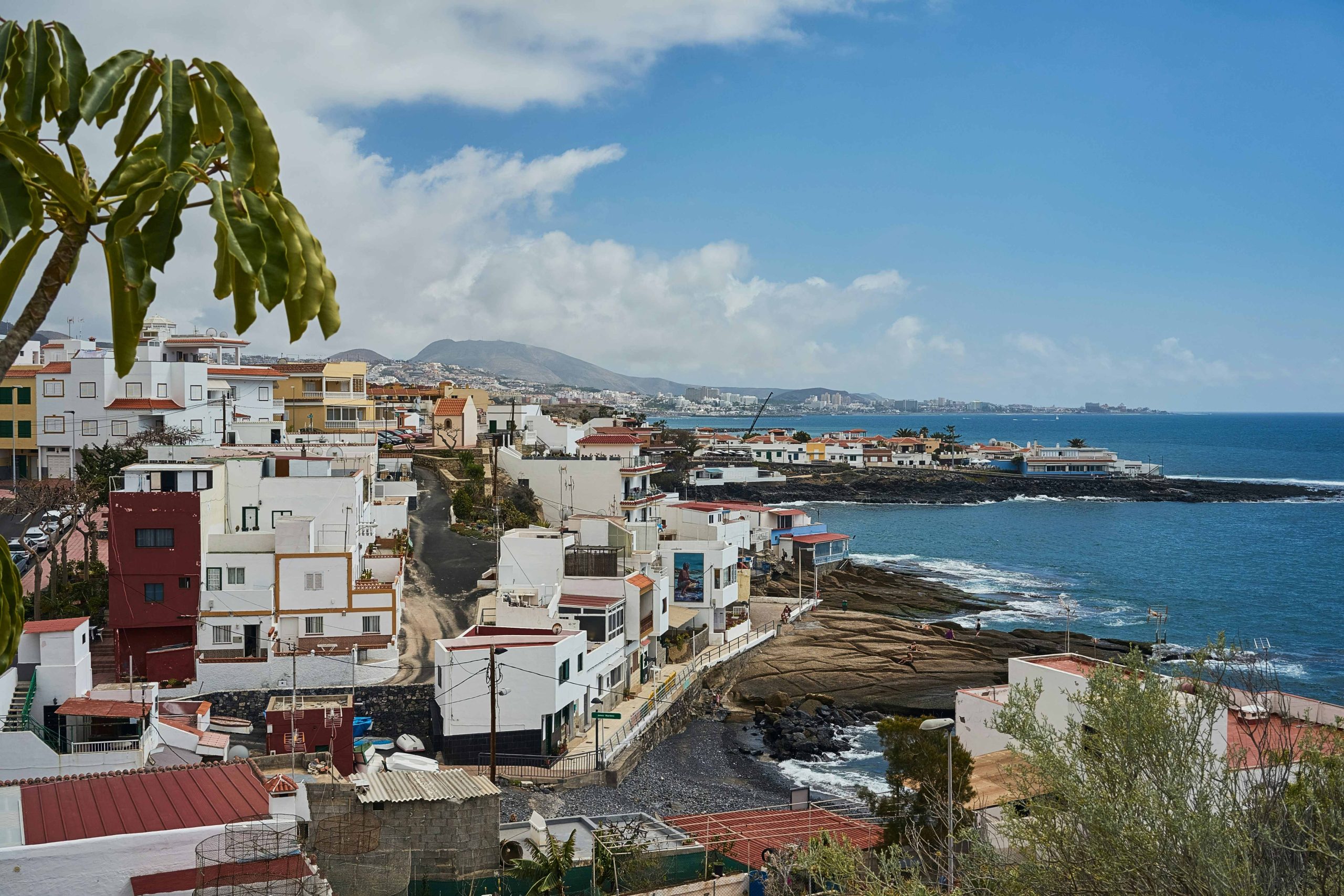 Cruise ship with Hantavirus outbreak on its way to Spain