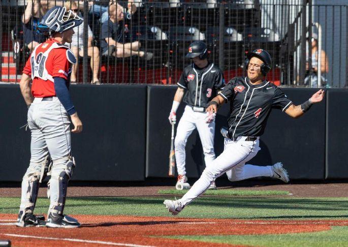 Dallas Baptist uses middle innings to even series