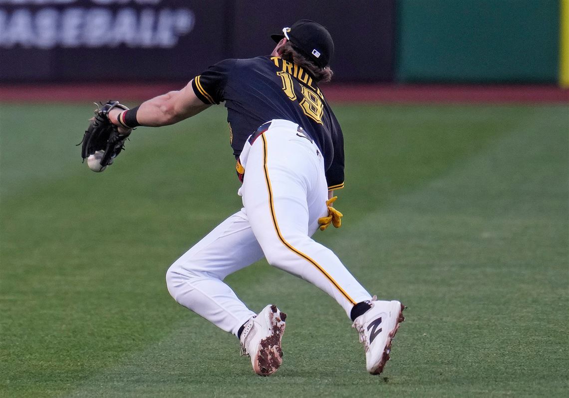Defense, bullpen fail Paul Skenes as Pirates split series with Cubs