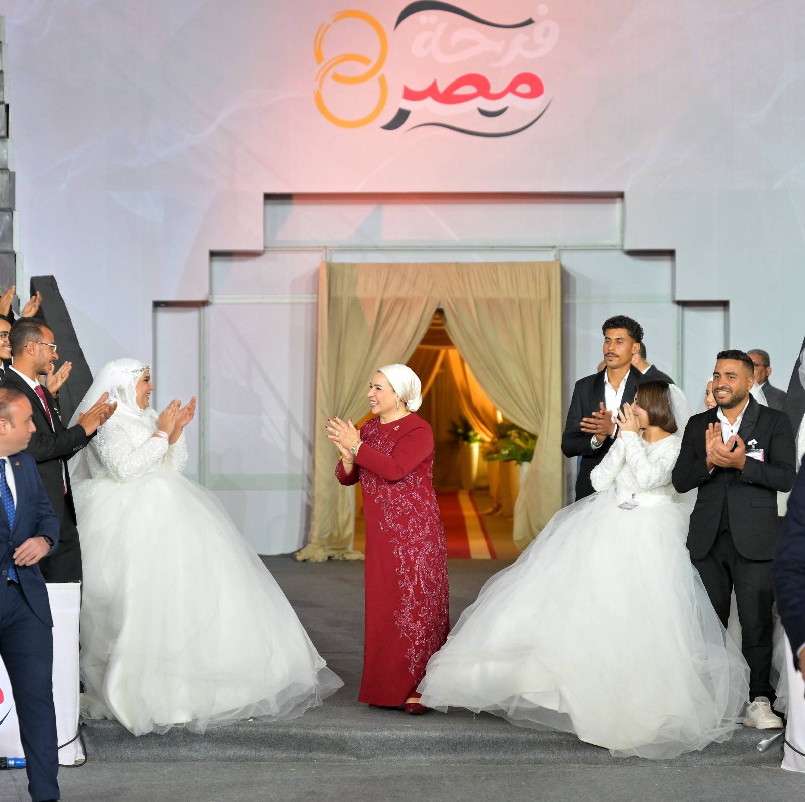 Egypt's First Lady celebrates wedding of 1,000 couples