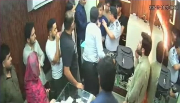 FIA assures ‘transparent probe' after violence allegations in Sarafa Bazaar raid