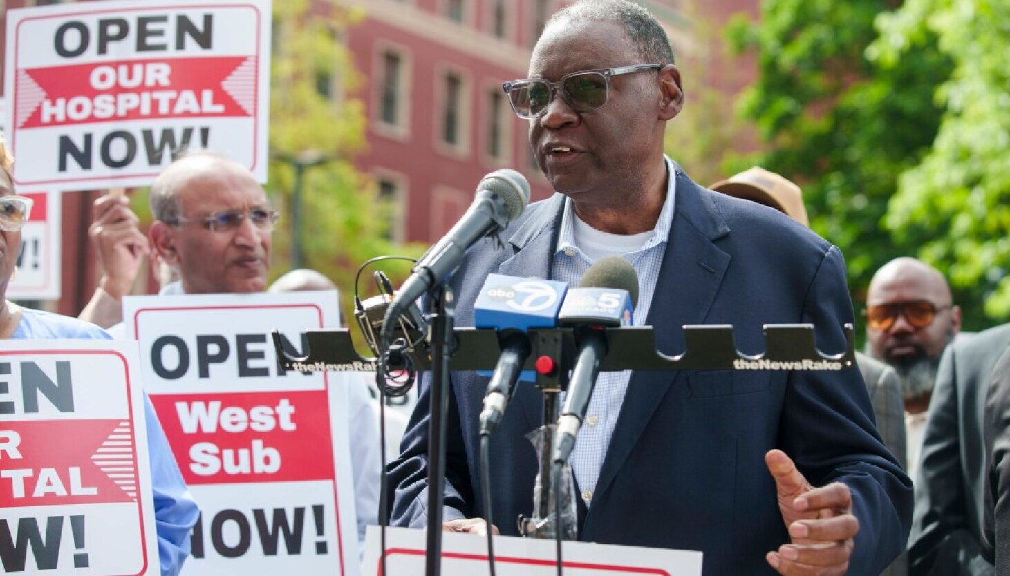 Faith leaders, healthcare workers call for reopening of West Suburban Medical Center