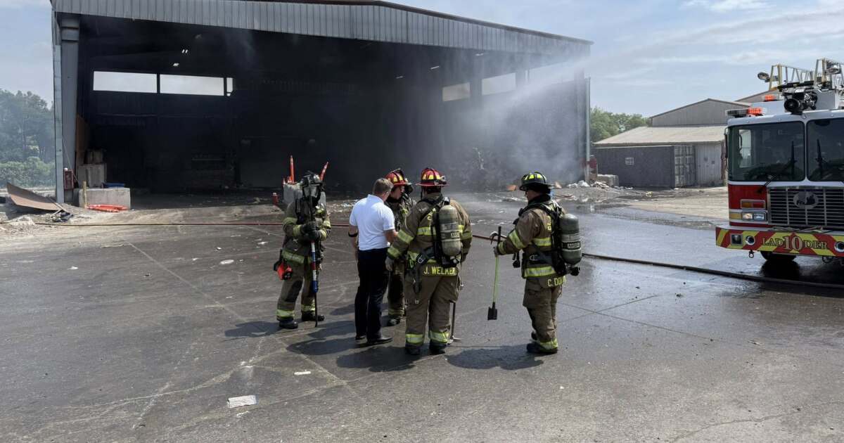 Fire closes part of Tylertown Road in Clarksville, no danger to public