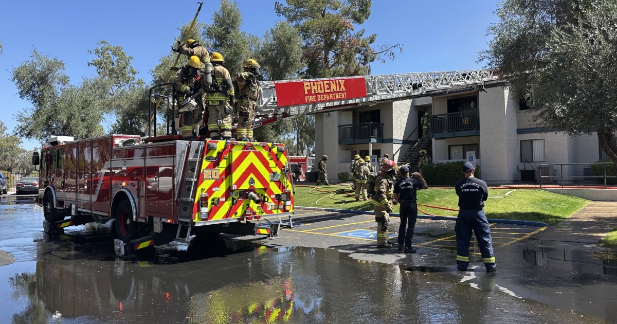 Fire sparks at Phoenix apartment complex, leaving 16 units damaged