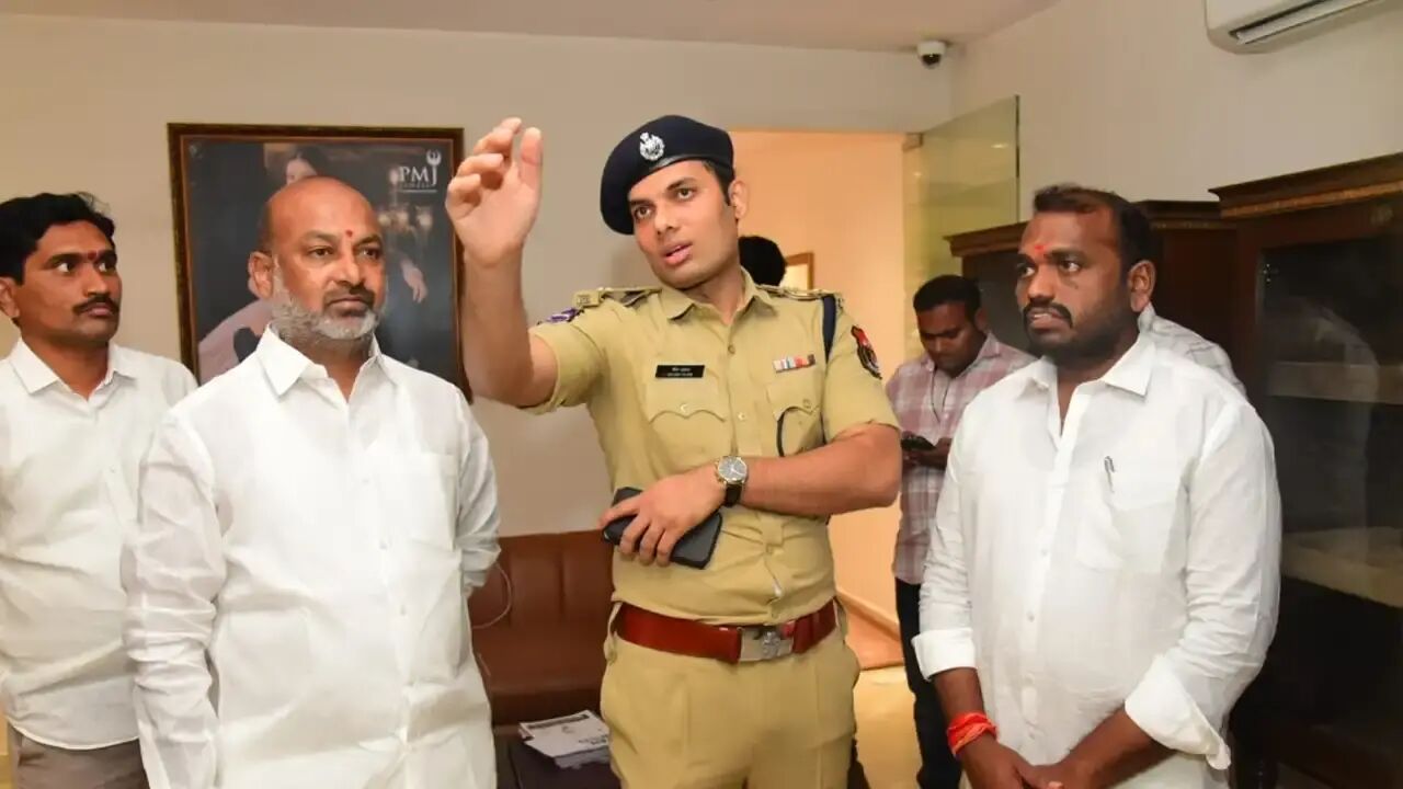 Five suspects involved in jewellery showroom attack, says Bandi Sanjay