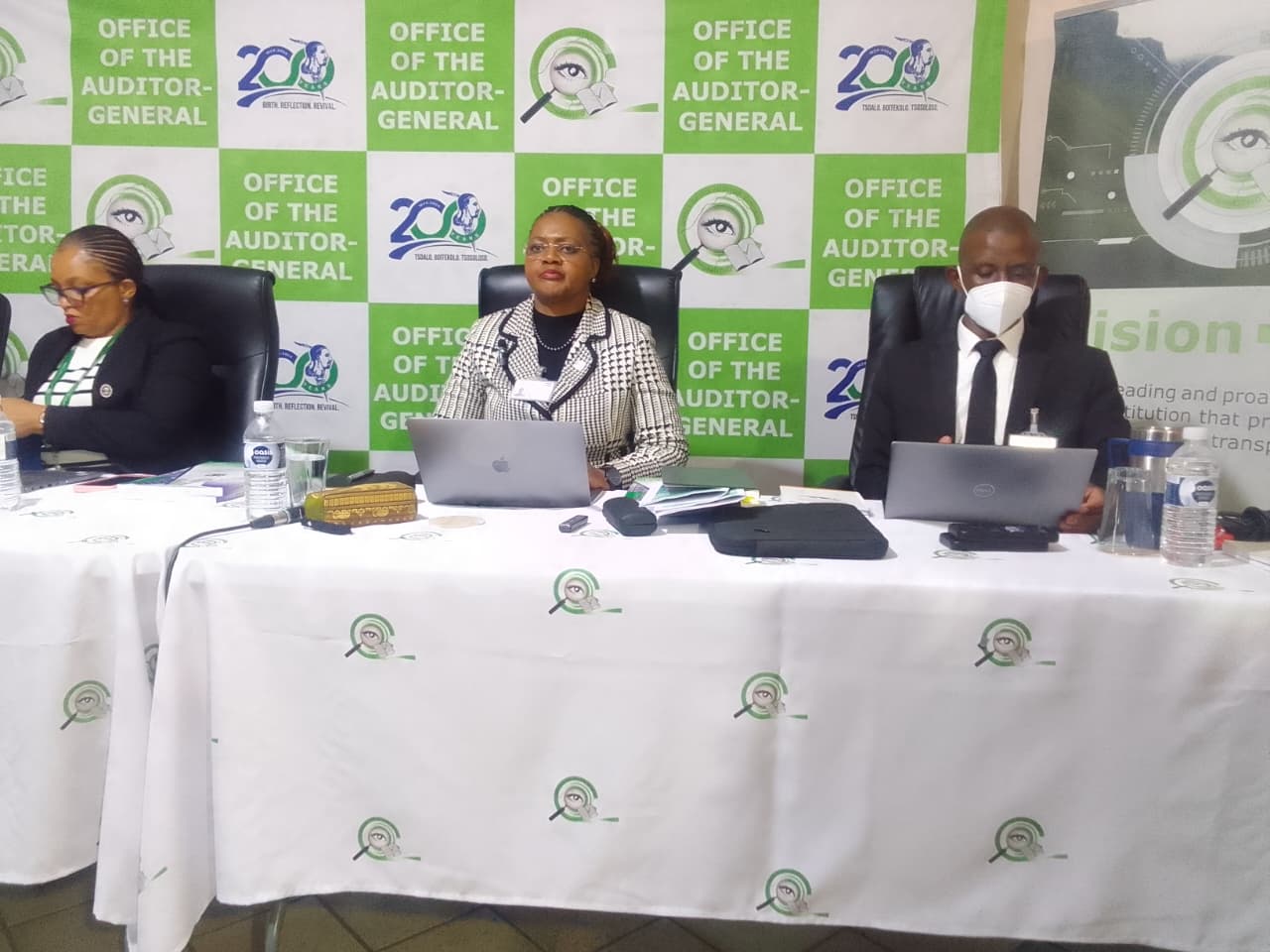 GOVERNMENT FINANCIAL STATEMENTS WORRY AUDITOR GENERAL