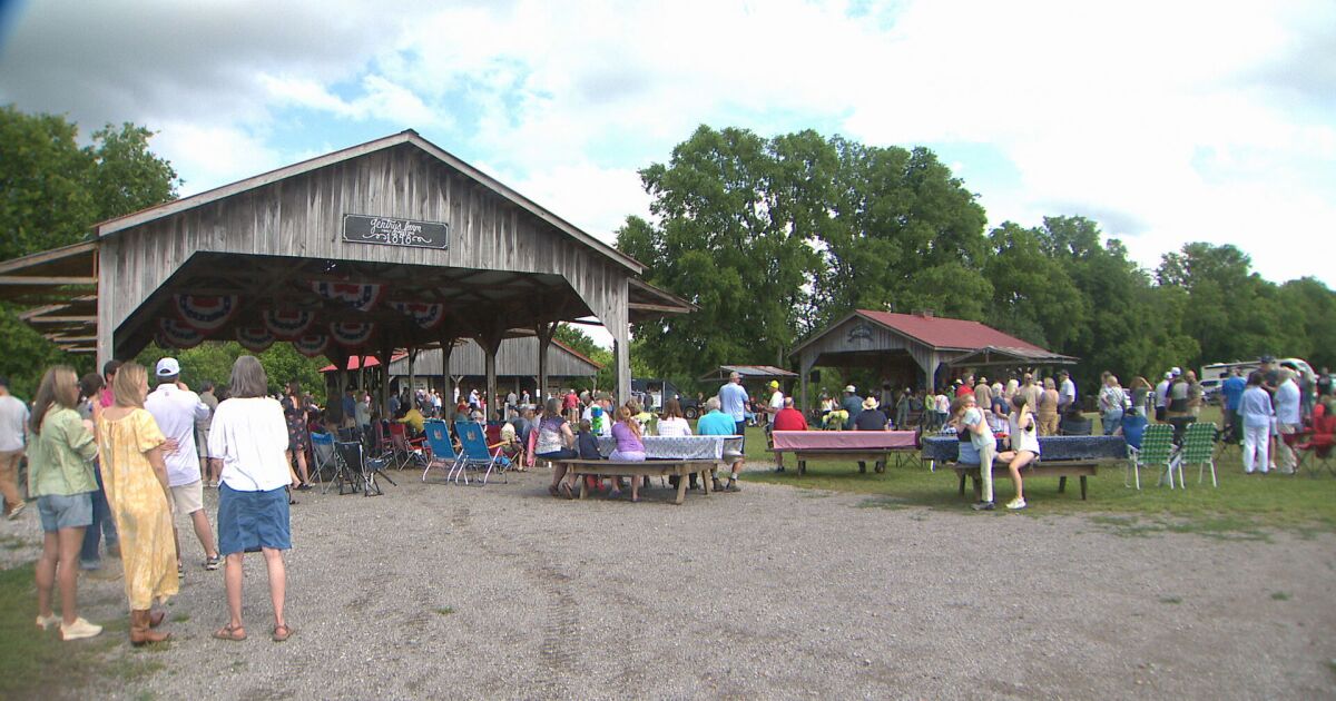 Gentry Farm event raises money for owners of Halfway Market & Diner