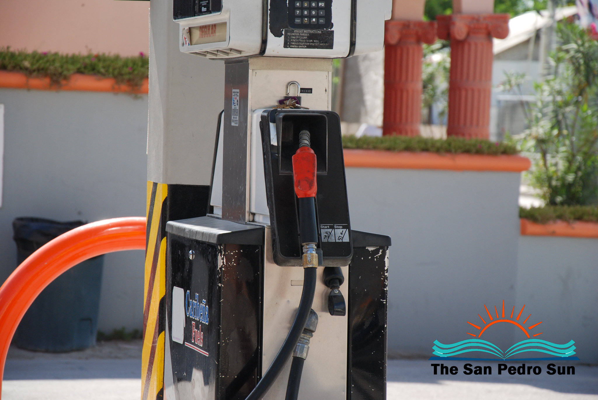 Government discusses rise in fuel prices; higher costs reported on the island