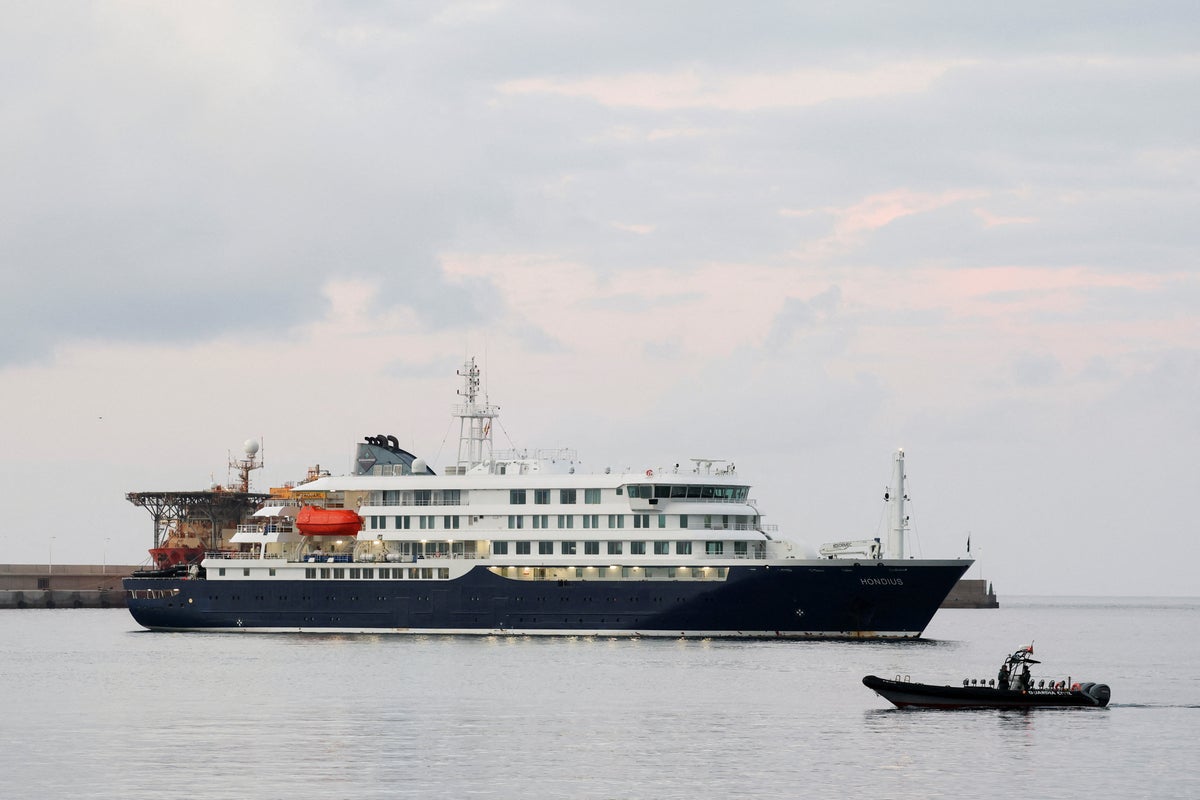 Hantavirus latest: First plane carrying cruise ship passengers leaves Tenerife in ‘unprecedented’ evacuation