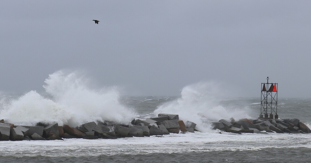 High winds, heavy rains lead to scattered NH outages