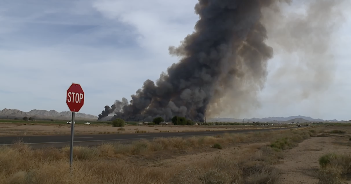 Highway 85 closed near Buckeye as crews battle 160+ acre brush fire