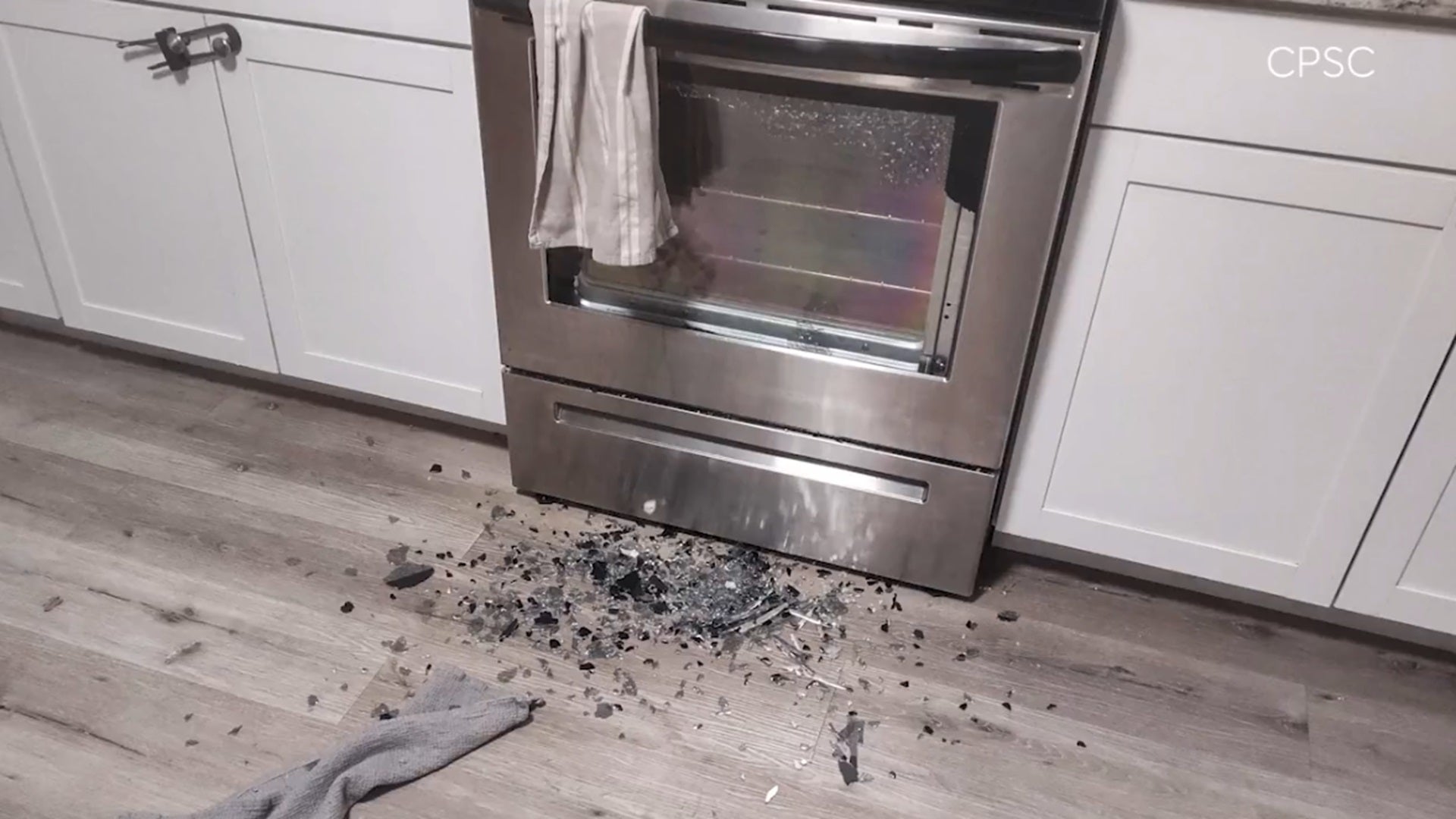 Hundreds report sudden oven door glass shattering - Indianapolis News | Indiana Weather | Indiana Traffic