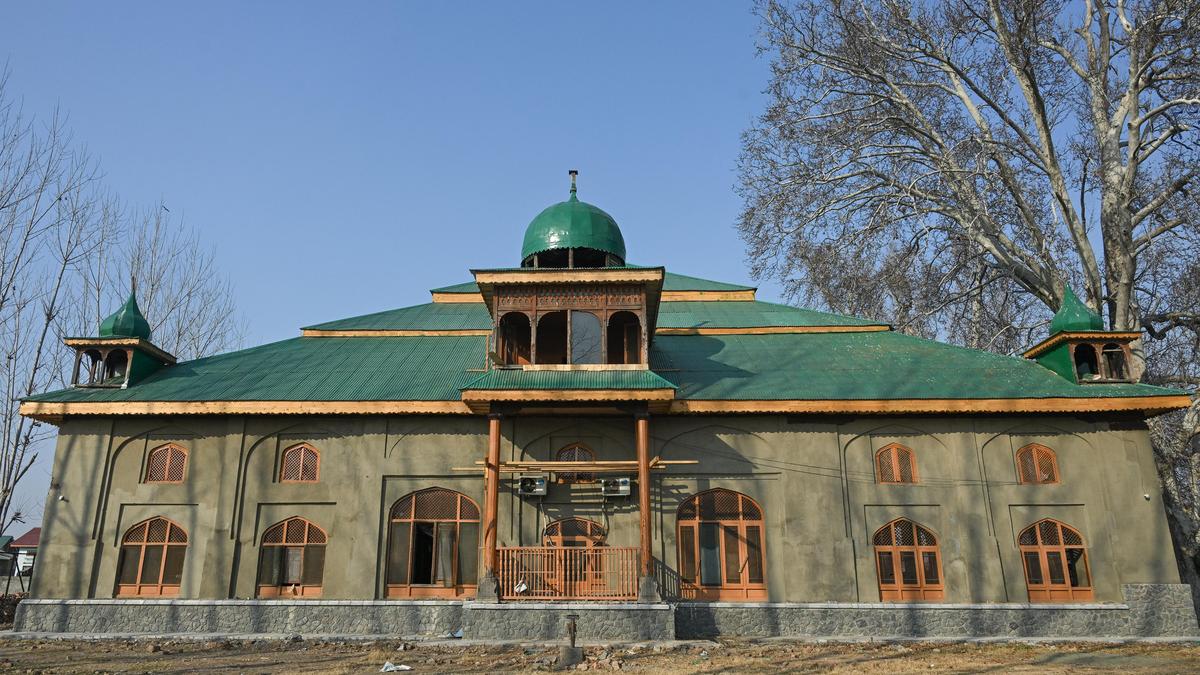 Id prayers disallowed at Srinagar's Jama Masjid for eighth year in a row