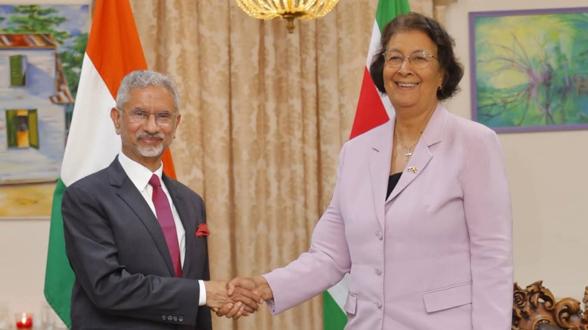 Indiase minister Jaishankar en president Simons in bilateraal overleg