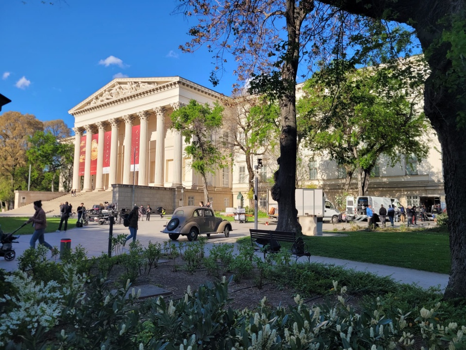 International Production Starring Elle and Dakota Fanning Takes Over Budapest and Szentendre
