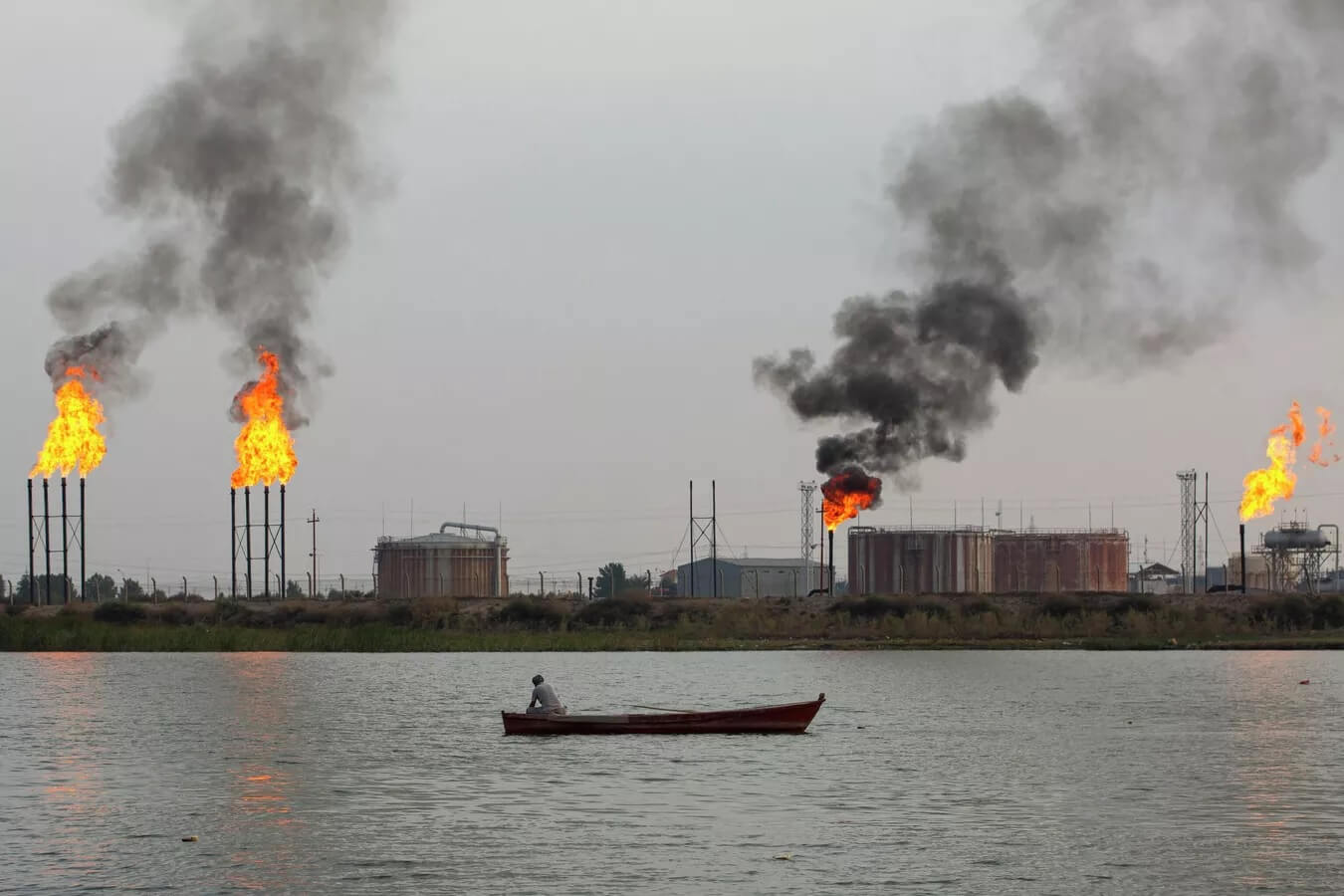 Iraq in negotiations with foreign firm to resume oil production