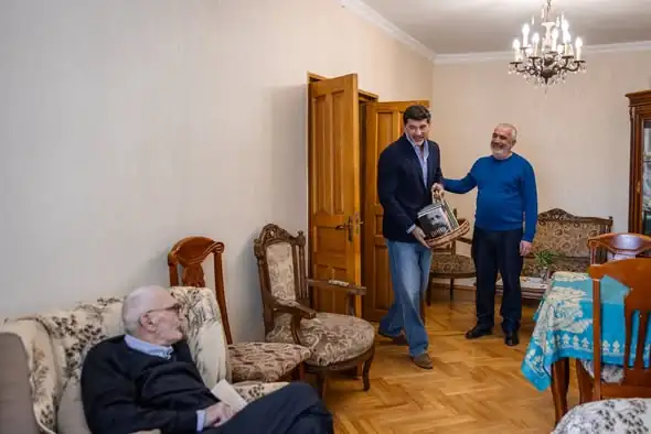 Kakha Kaladze visits 100-Year-Old Doctor Rezo Abesadze in Tbilisi