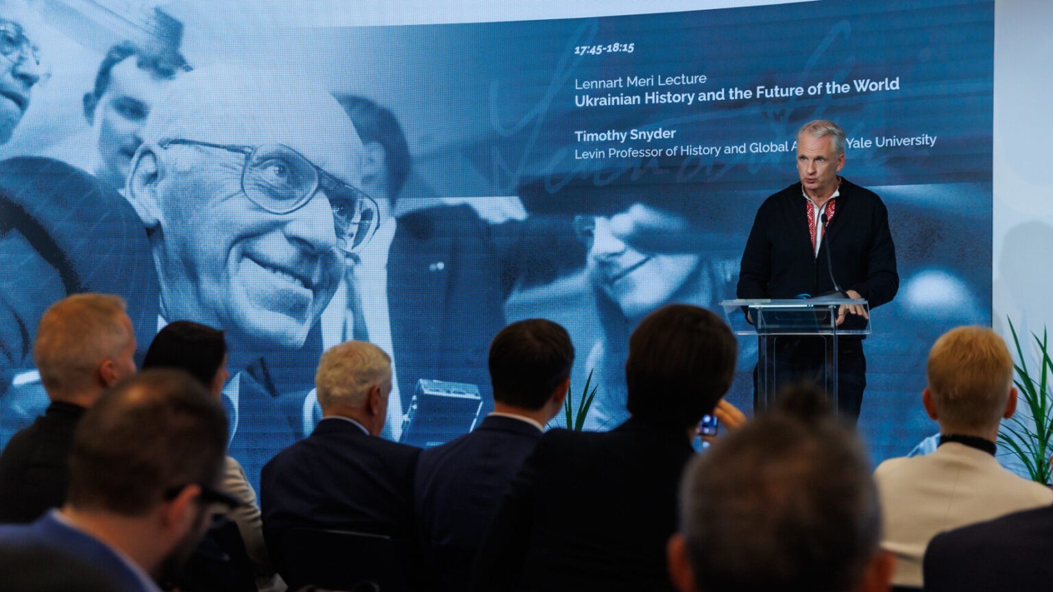 Historian Timothy Snyder delivers the Lennart Meri Lecture, “Ukrainian History and the Future of the World”, at the Lennart Meri Conference in Tallinn. Photo by the Lennart Meri Conference.