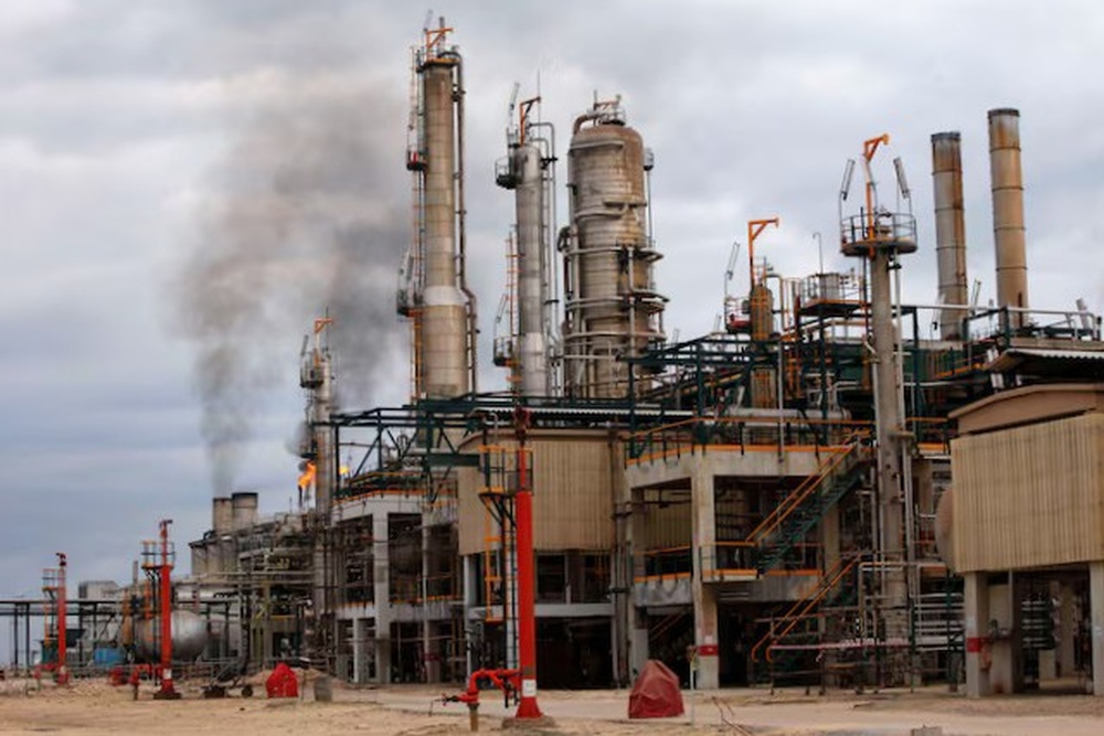 Libya’s Zawiya Refinery shuts down amid armed clashes