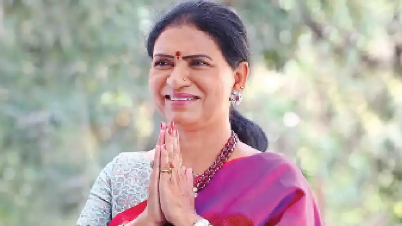 MP Aruna demands fair selection of Indiramma housing g beneficiaries