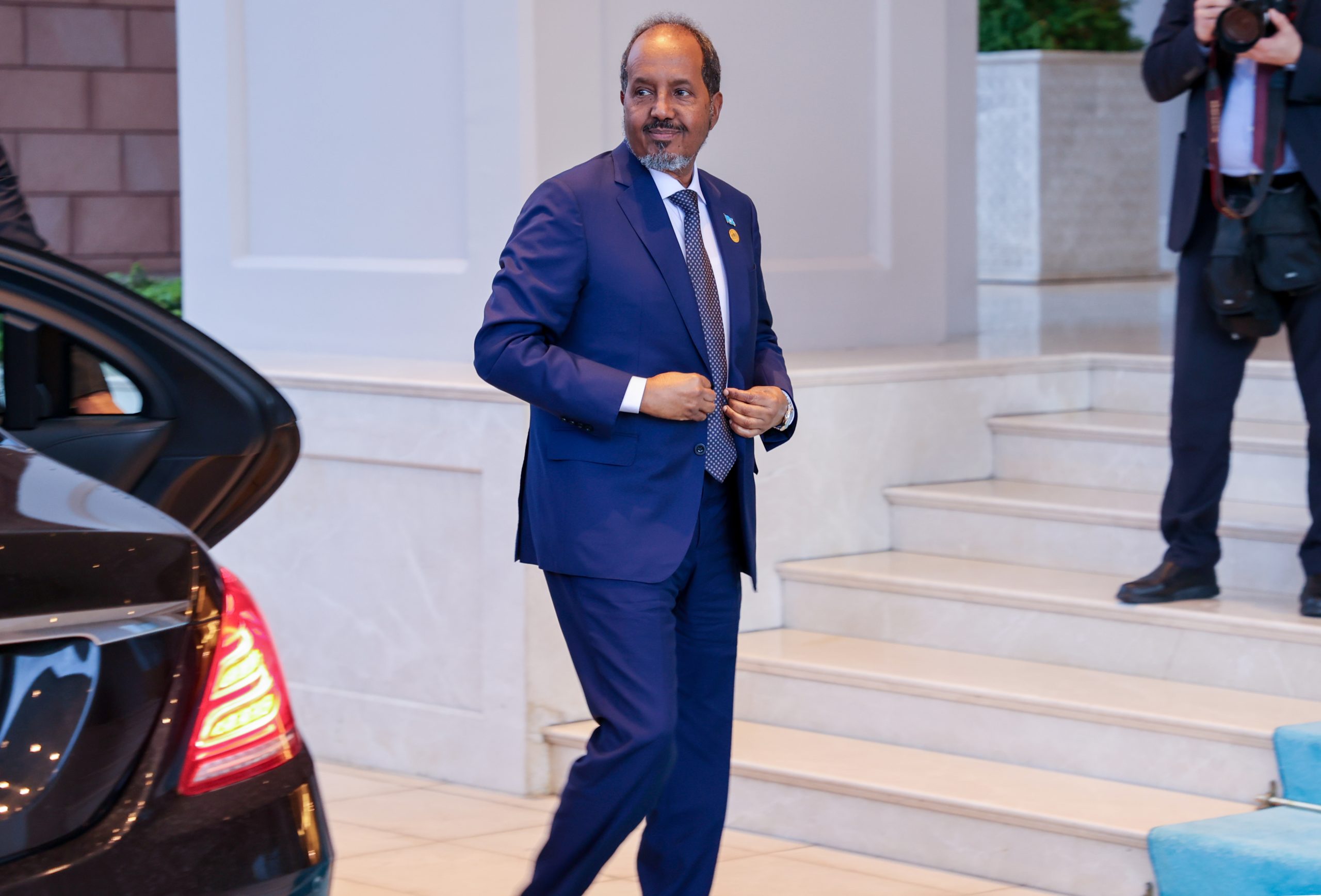 Madaxweyne Xasan Sheekh oo u baxay safar dibadeed + Ujeedka