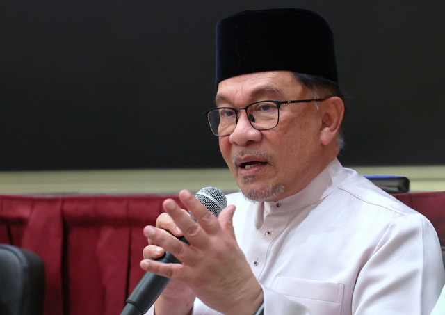 Malaysia withstands global turbulence as 1Q growth beats forecasts