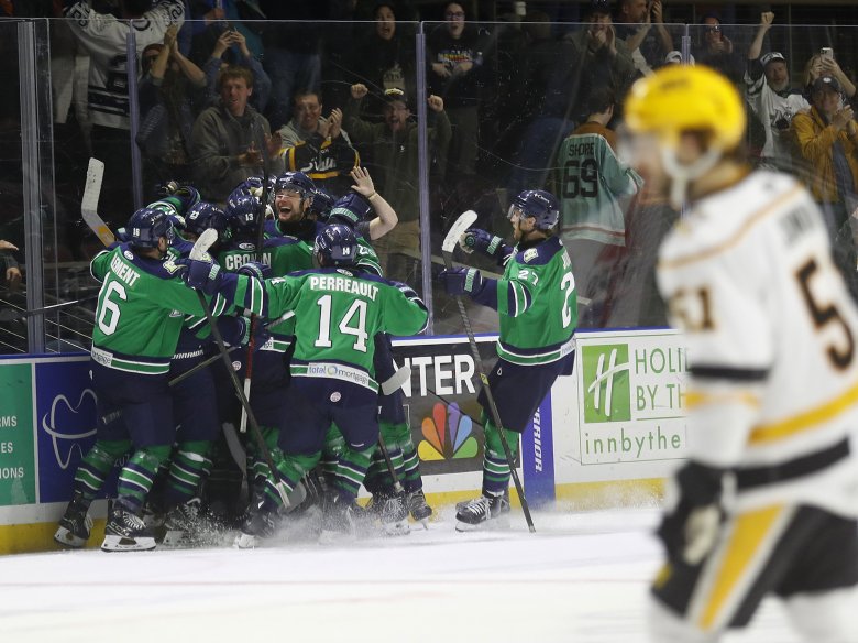 Mariners win double OT, even series against Wheeling