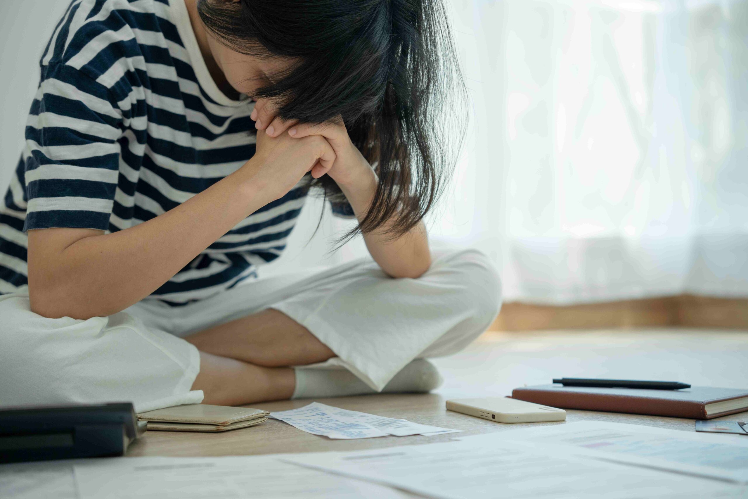 Married Singaporean woman considers leaving job after developing feelings for boss