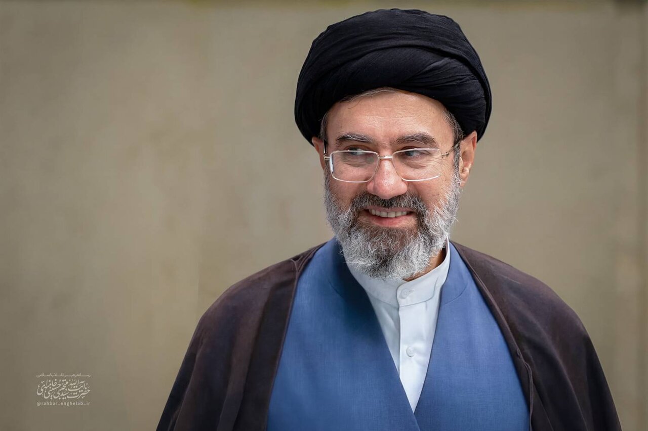Mehr News Agency - Leader praises role of teachers, workers in cultural struggle