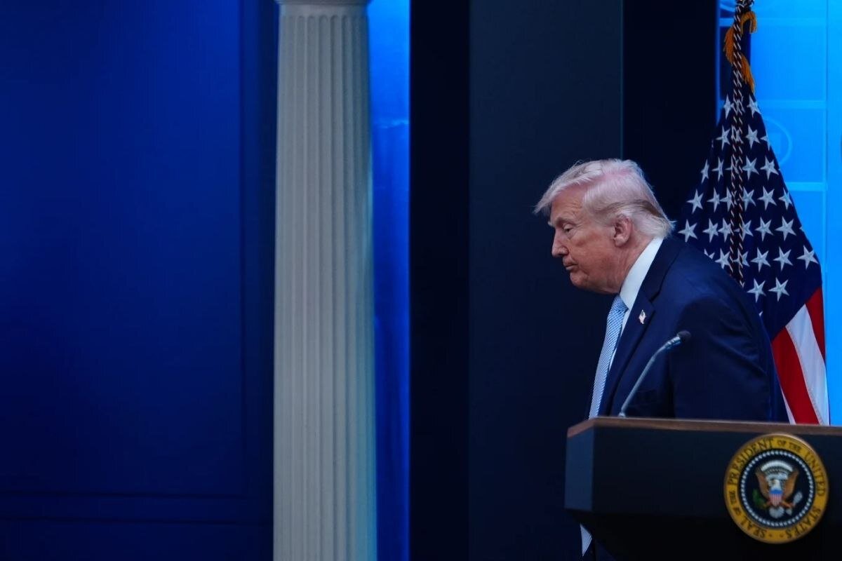 Mehr News Agency - Trump retreats again by halting operation in Strait of Hormuz
