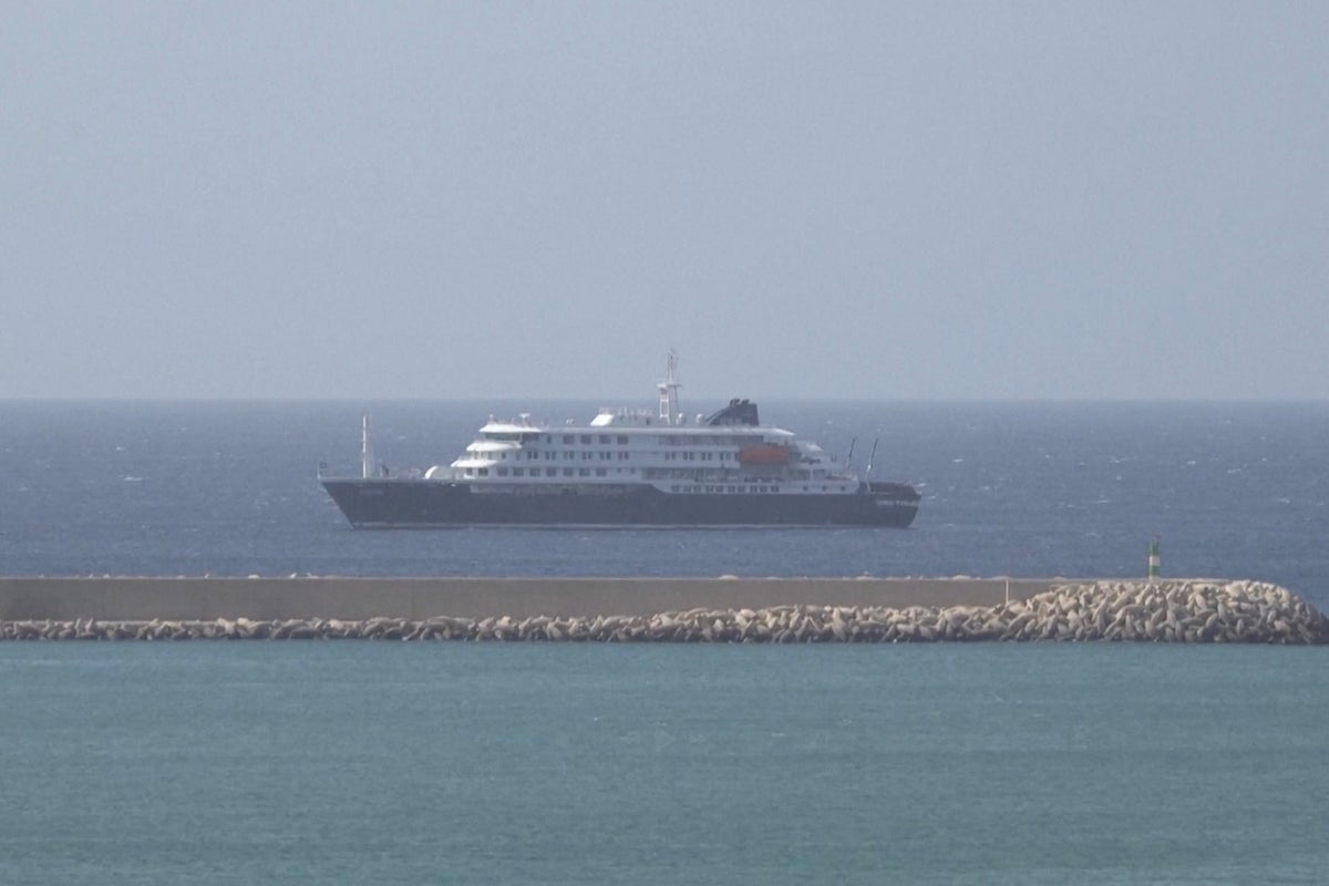 More than 20 Britons trapped on cruise ship amid suspected hantavirus outbreak as Cape Verde blocks it from docking