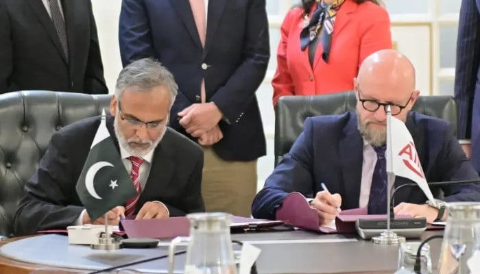 Pakistan, AIIB ink over $320m loan deal for N-5 highway reconstruction