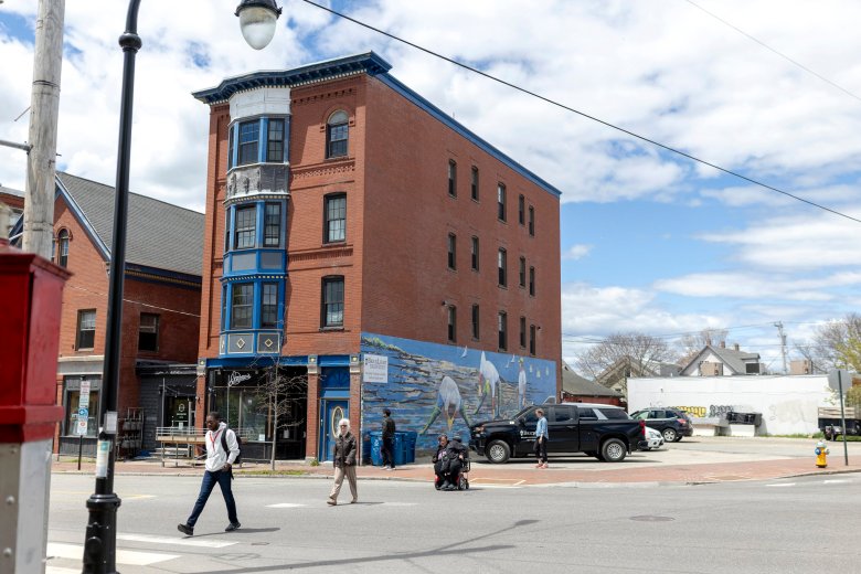 Portland planning board greenlights 87 teeny-tiny Congress Street apartments