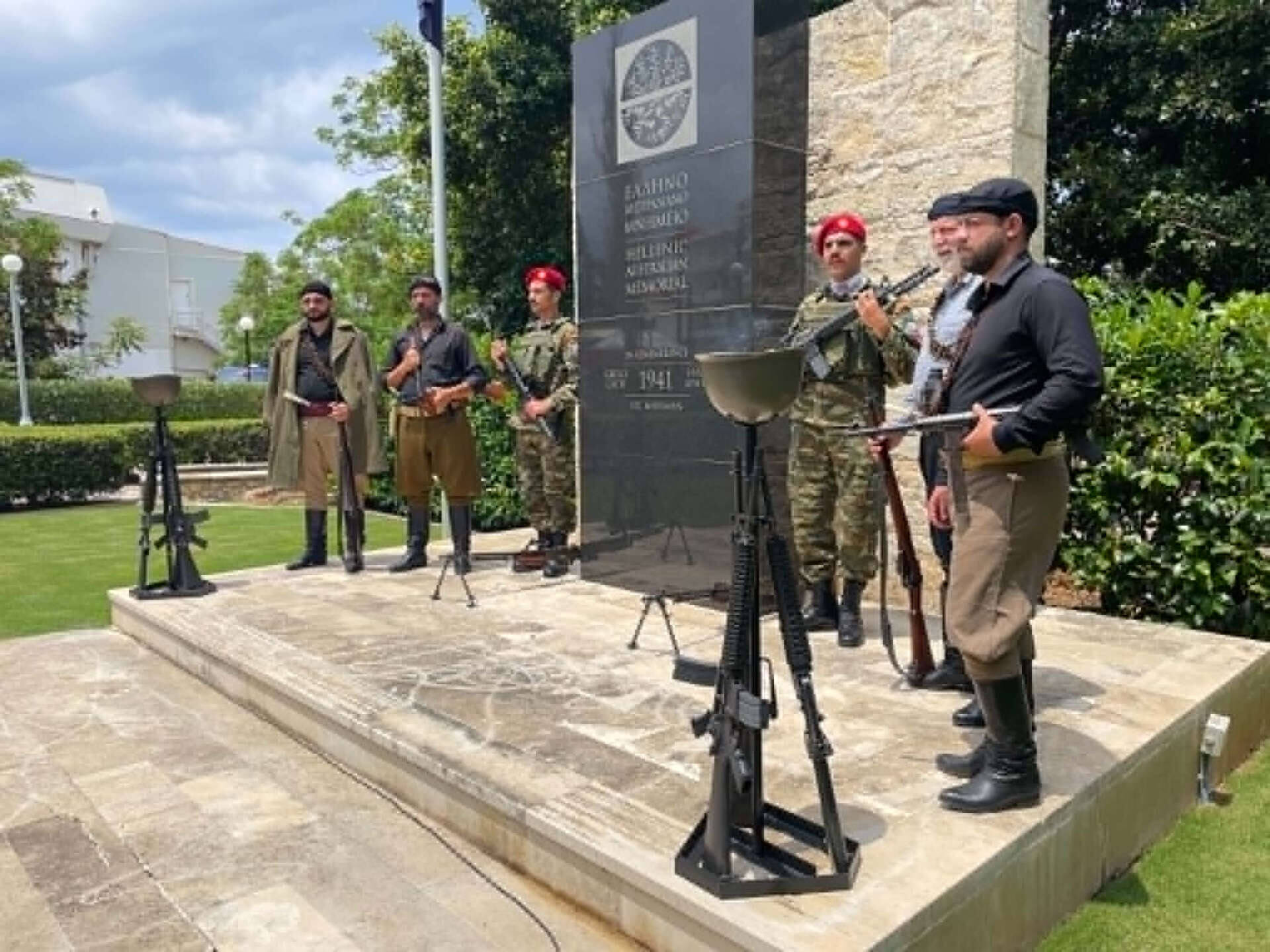 Rethymno honours Australian Battle of Crete soldiers' descendants with medals