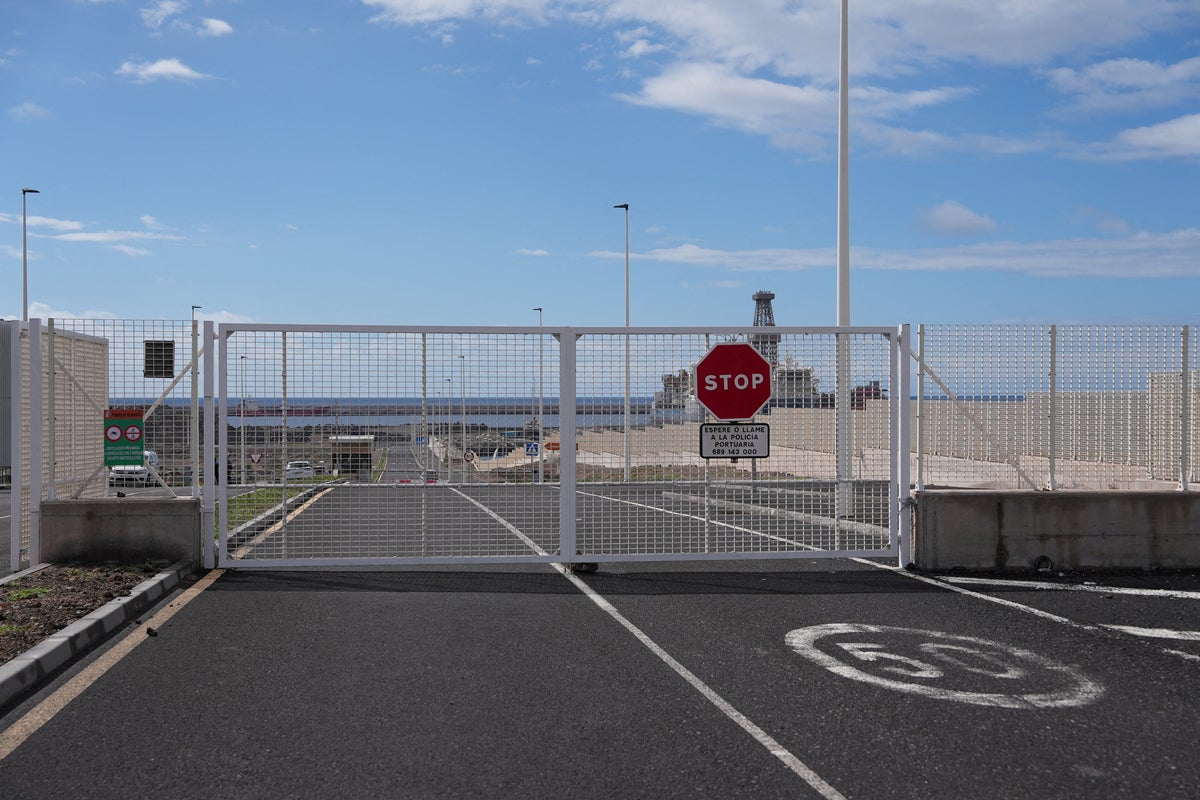 Spanish tourist island readies for evacuations as hantavirus-hit cruise ship approaches