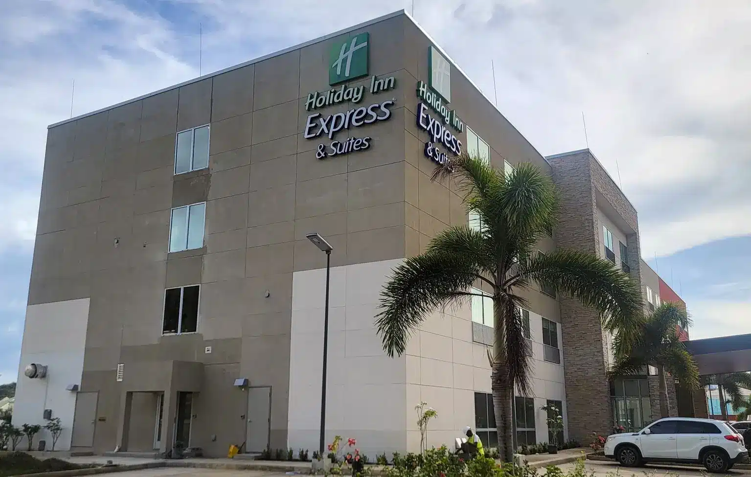St Vincent targets 2,000 new hotel rooms, modernizes aviation operations
